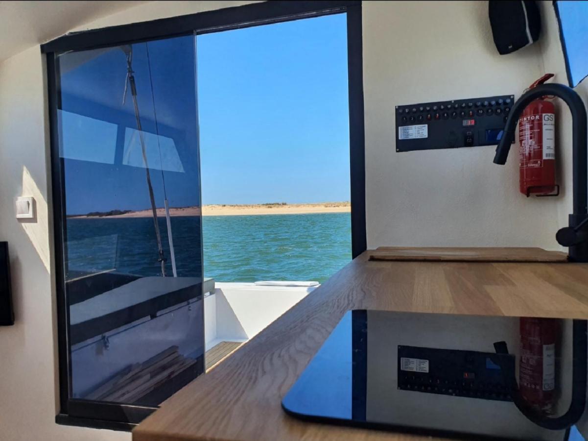 Barco Casa Catamara Sleepandboat Hotel FAO Kültér fotó