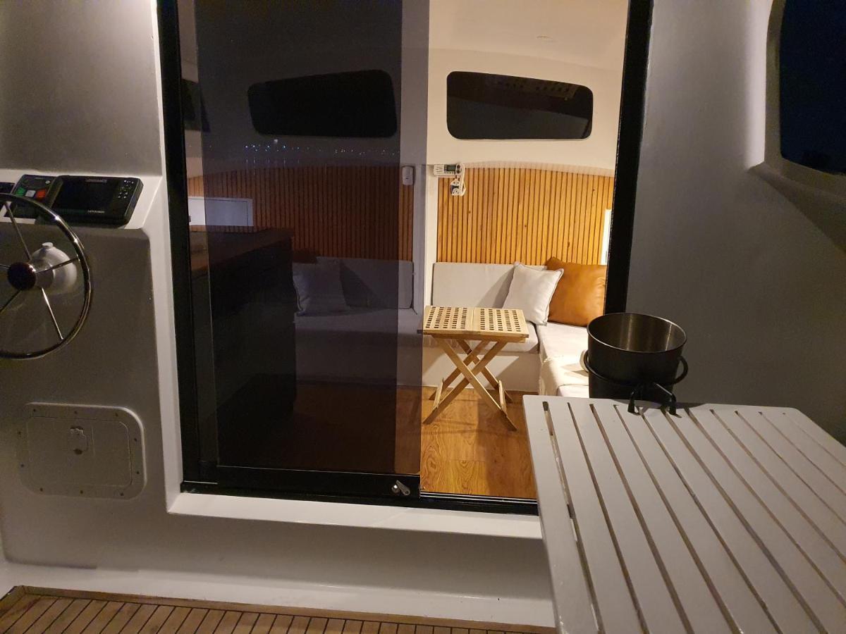 Barco Casa Catamara Sleepandboat Hotel FAO Kültér fotó