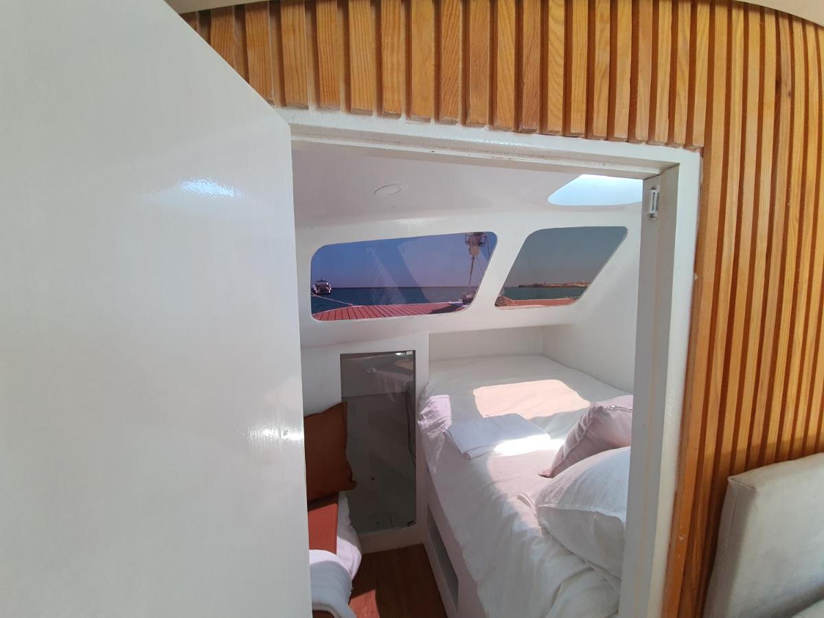 Barco Casa Catamara Sleepandboat Hotel FAO Kültér fotó