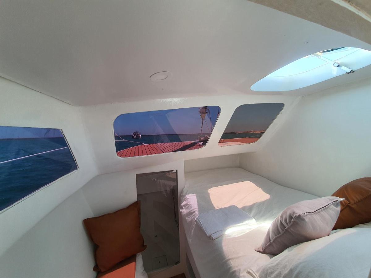Barco Casa Catamara Sleepandboat Hotel FAO Kültér fotó