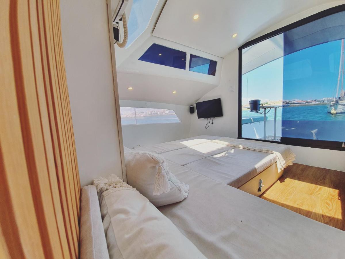 Barco Casa Catamara Sleepandboat Hotel FAO Kültér fotó