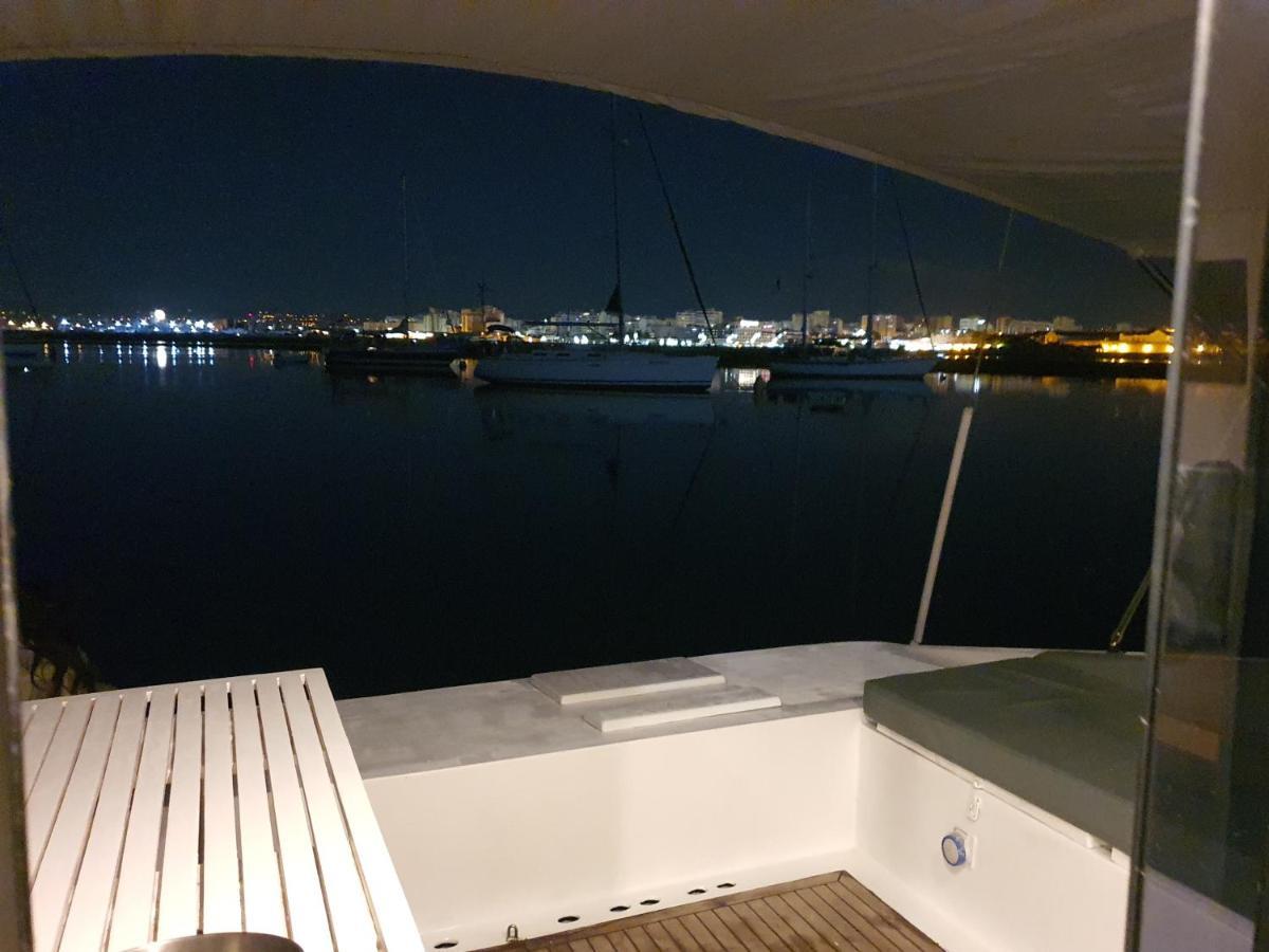 Barco Casa Catamara Sleepandboat Hotel FAO Kültér fotó