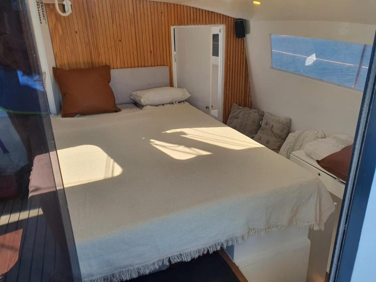 Barco Casa Catamara Sleepandboat Hotel FAO Kültér fotó