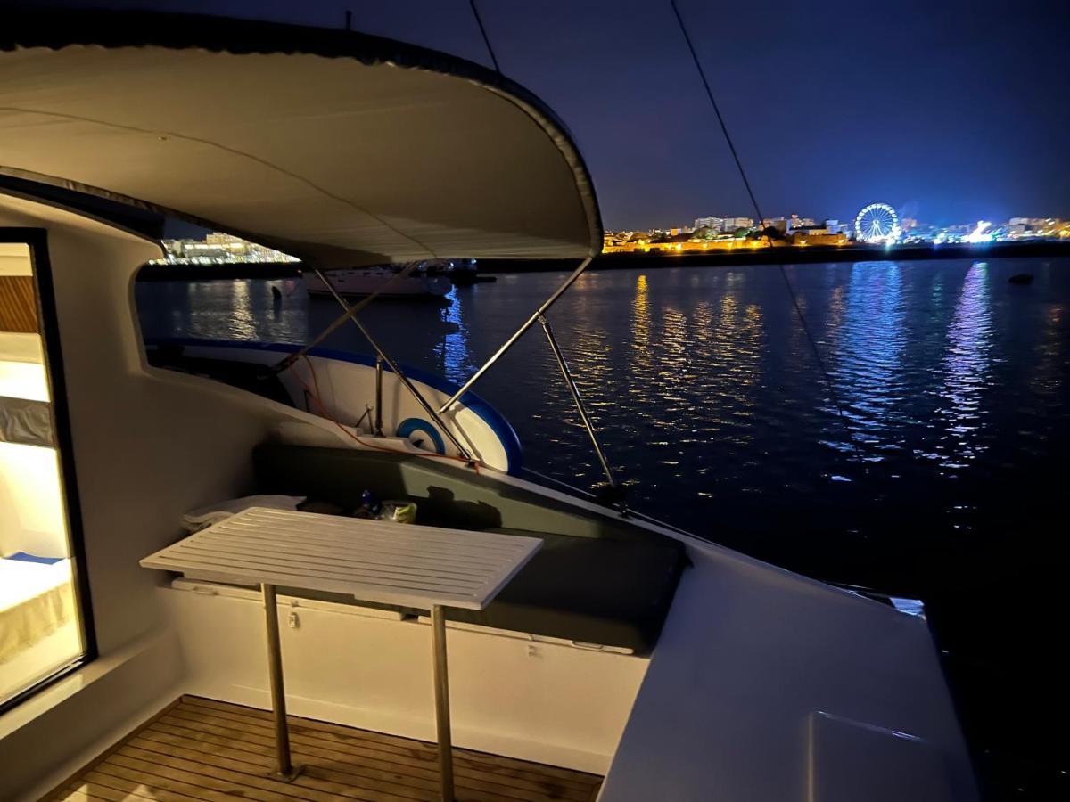 Barco Casa Catamara Sleepandboat Hotel FAO Kültér fotó