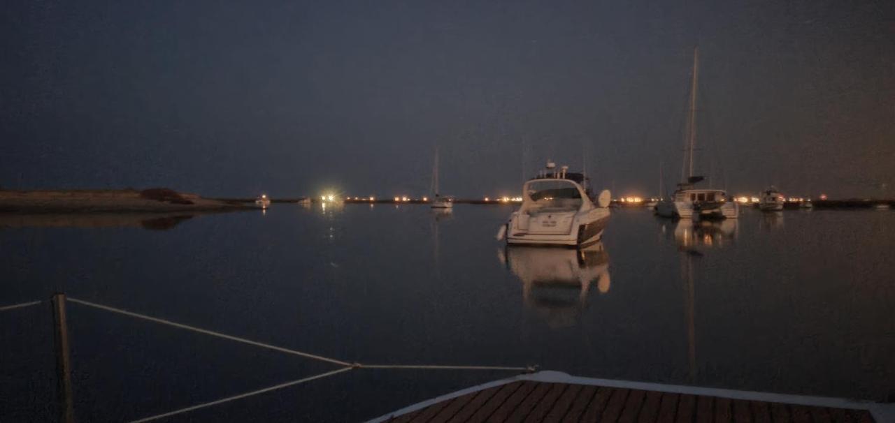 Barco Casa Catamara Sleepandboat Hotel FAO Kültér fotó