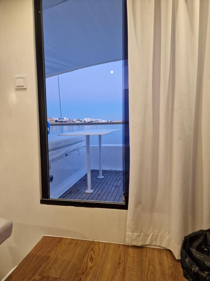 Barco Casa Catamara Sleepandboat Hotel FAO Kültér fotó